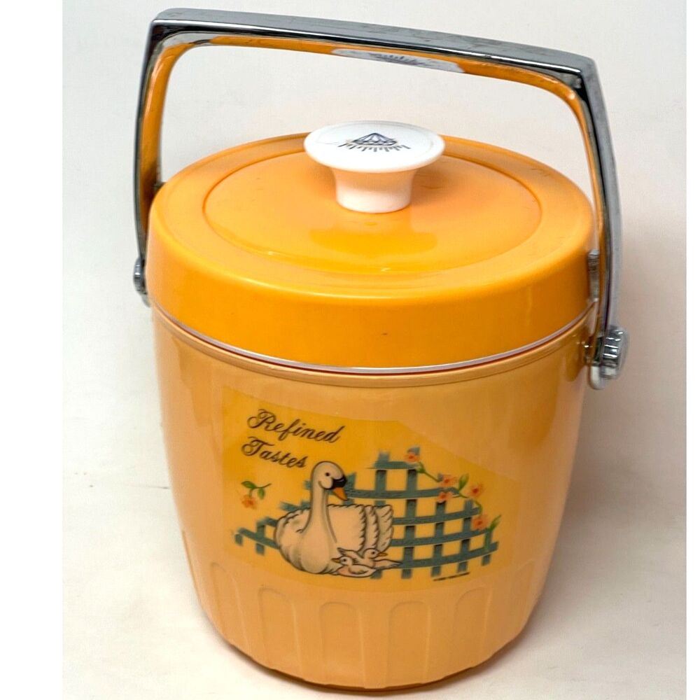 Vintage Ice Bucket Yung Chang Cooler Refined Taste Plastic NWOT Handle Retro